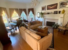 Exquisite Victorian, Hotel in Springfield