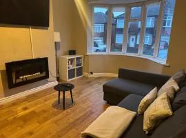 Spacious 2 bedroom flat in Newcastle, Free parking