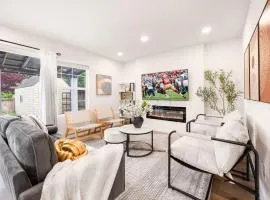 Newly Remodeled Hilltop 4B Retreat with Gym