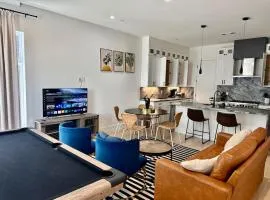 Dallas Luxury townhome with skyline view