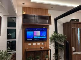 Condo unit with balcony in Lapu Lapu Cebu, hotel em Mactan Island