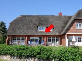 Holiday home in Nieblum with swimming pool, ξενοδοχείο σε Südstrand