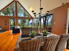 Romantic, Dog Friendly, Spa, Fireplace, Water Views