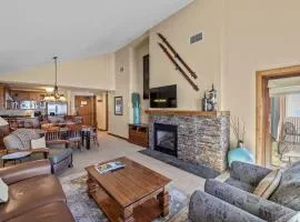 1 Bedroom Top floor Vaulted open space Base Area Luxury