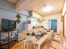 A sightseeing spot 2 minutes on foot to the nearest station, 12 minutes by train to Nagoya Port Aquarium, and 25 minutes by train to Nagoya Station