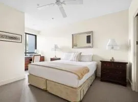 Waterfront Executive Apartment in central Geelong
