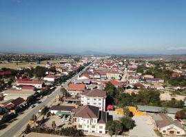 Favanhmai Hotel، فندق في Ban Pho Touane