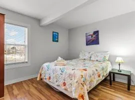Bright 2BR Loft WiFi Parking