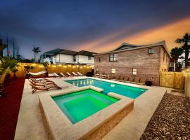 Sleeps 22, 2min Walk To The Beach, Heated PoolSpa, hotel v destinaci South Padre Island