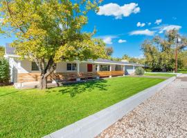 Encanto - 1 Mile to ASU Downtown, Hot Tub, Dogs OK, Cottage in Tempe