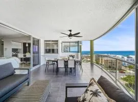 The Pinnacles - Ocean & Mountain Views in Caloundra