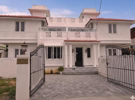 La Vista Ocean - Calm Villa for Work & Long Stay, ξενοδοχείο σε Kūvattūr