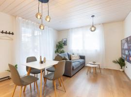 Mountain view with balcony and free parking, hotel in Lungern