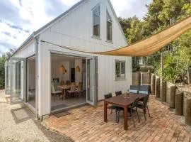 Boathouse Onetangi - Stay Waiheke