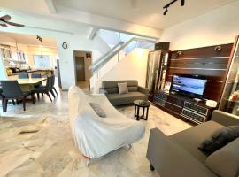 Family House Sunway 4BR Walk to Lagoon Pyramid University, hotel i Subang Jaya