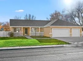 3BR Home • Near Maverik Center & Valley Fair