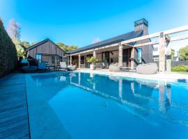 Blackpool Boathouse - Stay Waiheke, hotel v destinaci Oneroa