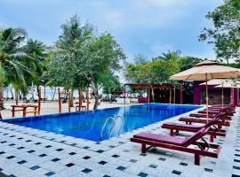 Royal C Resort, hotel in Koh Rong Island