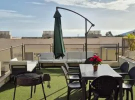 Amplio Adosado 160 m, jardín privado barbacoa, vistas al mar, wifi 7 px mascotas