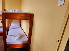 Barelle Hostel, Coffee and Wine Bar, hostel v destinaci Sampong