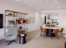 Heart of Hobart | CBD Apartment & Parking
