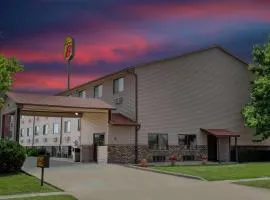 Super 8 by Wyndham Normal Bloomington