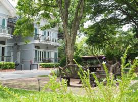 Muaan Resort, hotel in Suphan Buri