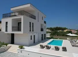 Ocean Front Home In Slatine