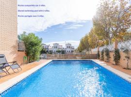 Jouvacations Villa 3 Freser con piscina compartida, hotel sa Empuriabrava