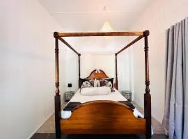 Hermanus 2 bed (Incl King bed) - Walk to the sea!