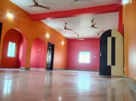 Hotel Saksham, hotel con ba&ntilde;era de hidromasaje en Pākaur