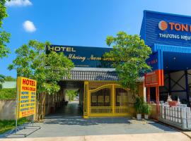 Phụng Kim Thảo Hotel Long An, ξενοδοχείο σε Long An