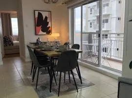 Spacious 3BR Sucat Netflix and Free Parking