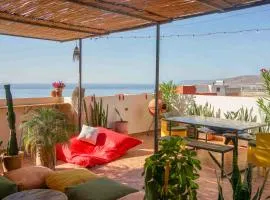 Monkey's Guest House - Ocean View Rooms & Apartment with Rooftop