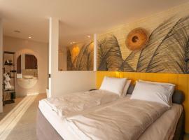 ORANGE LOUNGE Attersee, hotel in Weyregg