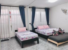 Garden House Rice Field and Mountain View, zelfstandige accommodatie in Luang Prabang