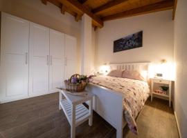 Casa Closellinaz – hotel w mieście Roisan