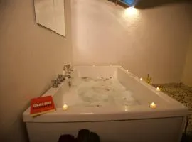 4BHK Villa- Jacuzzi, Pool, 4 min Beach