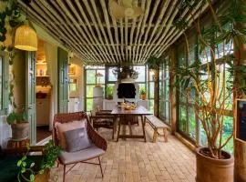 Hilltop House-Vintage Retreat-Garden&Mountain View