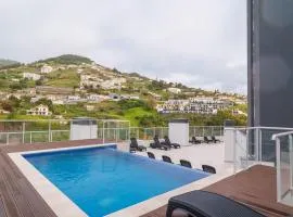 GuestReady - Madeiran mountain view with pool