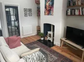 Central Dublin 2-Bed House Sleeps 4 WiFi