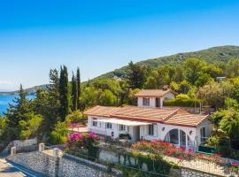 Nitsas House، فندق في Frikes