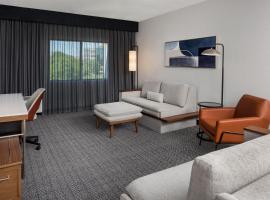Courtyard by Marriott Charlotte Ballantyne, hotel in Charlotte