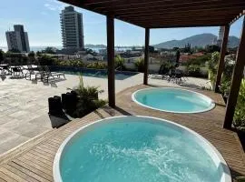 Vista Mar • Piscina & Jacuzzi • Cond. Completo