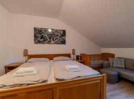 Gemuetliches Apartment, Sauna, Nationalpark, Ruhe, hotelli kohteessa Schleicher