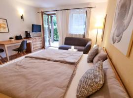 Schoenes 1 Zimmer, Sauna, Nationalpark, Free Parking, hotelli kohteessa Schleicher