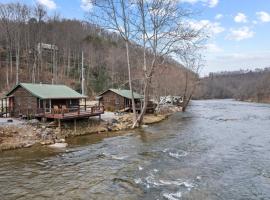 Tuck River Magic - 6 Waterfront Homes, Fish, Hike, and Mountain Views!, хотел в Силва