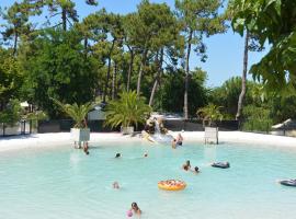 Camping Les Pins d'Oléron，位于Grand-Village-Plage的酒店