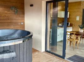 Chalet Lilas, spa privatif, 2p, hotel din Rochesson