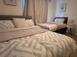 Cosy 2 Bedroom House - Large Driveway, EV Socket, WiFi, Contractor & Leisure Stays
